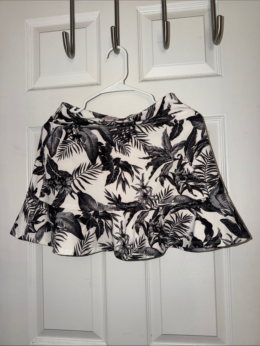 Tommy Bahama Athletic Black and White Tropical Flared Skirt